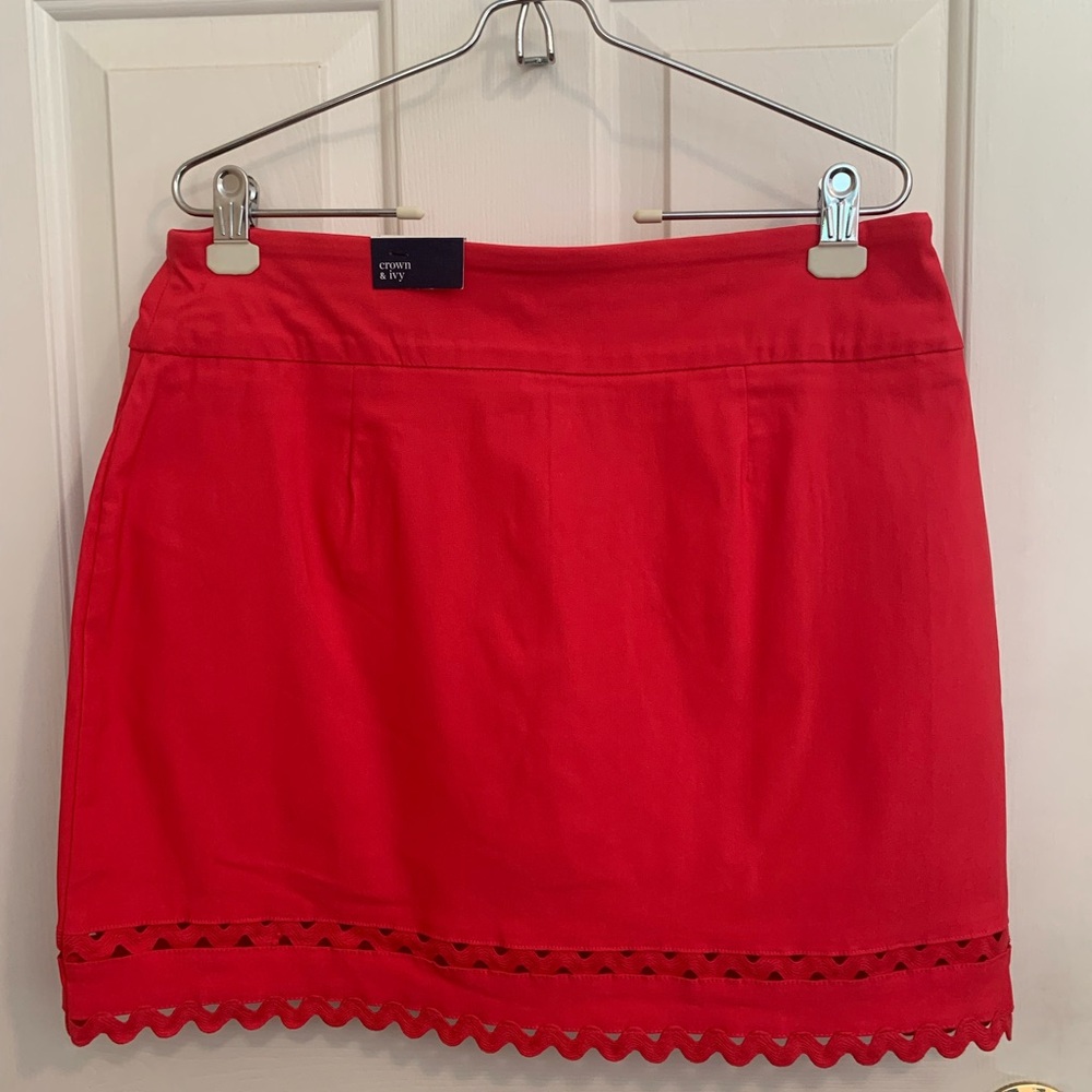 Crown & Ivy Vibrant Coral Skort with Scalloped Edge